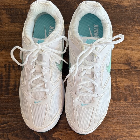Nike Air Women's White Avenue Walk Sneakers Size 9 - Picture 1 of 7